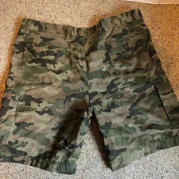 Amazon essentials Camouflage Summer shorts Mens Size 42 Pockets - Picture 4 of 8